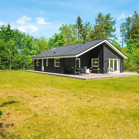 בית נופש 8 Person In